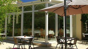 Terrace/patio - Hôtel Henri IV (Coutras)