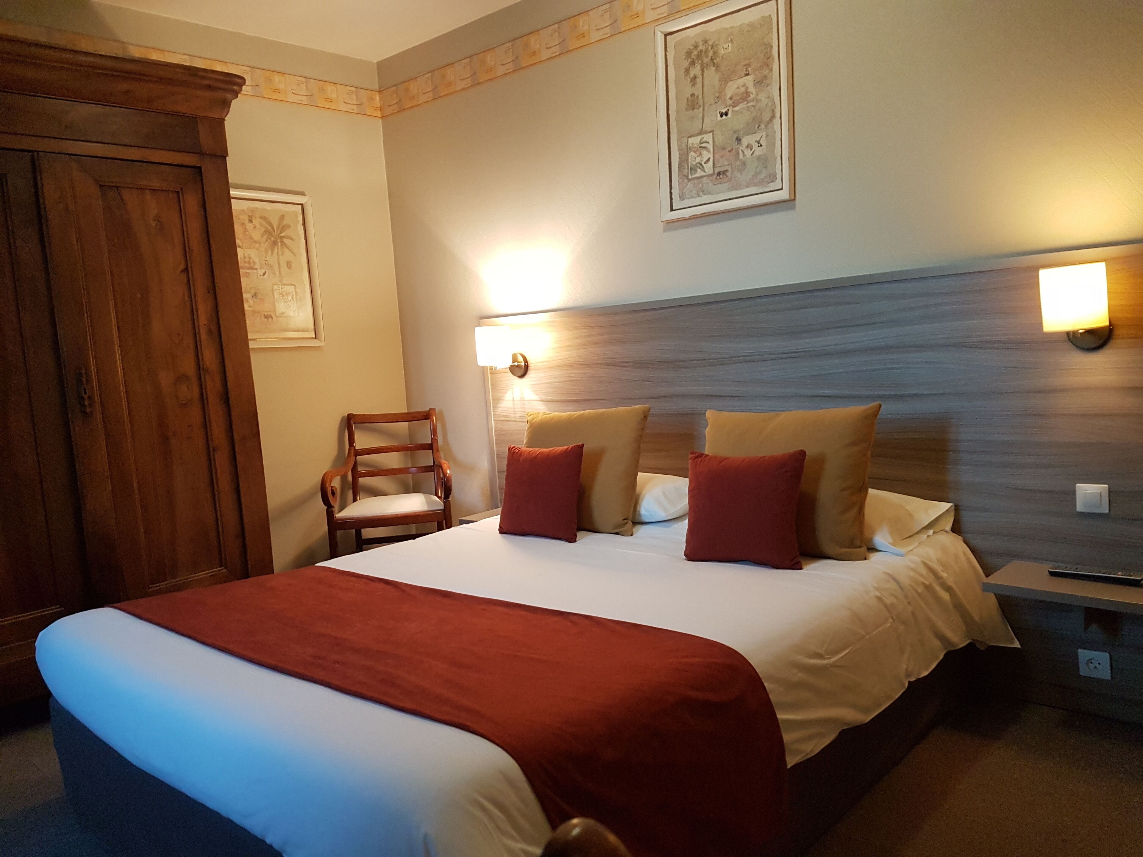 deluxe double room | premium bedding, desk, soundproofing, free wifi