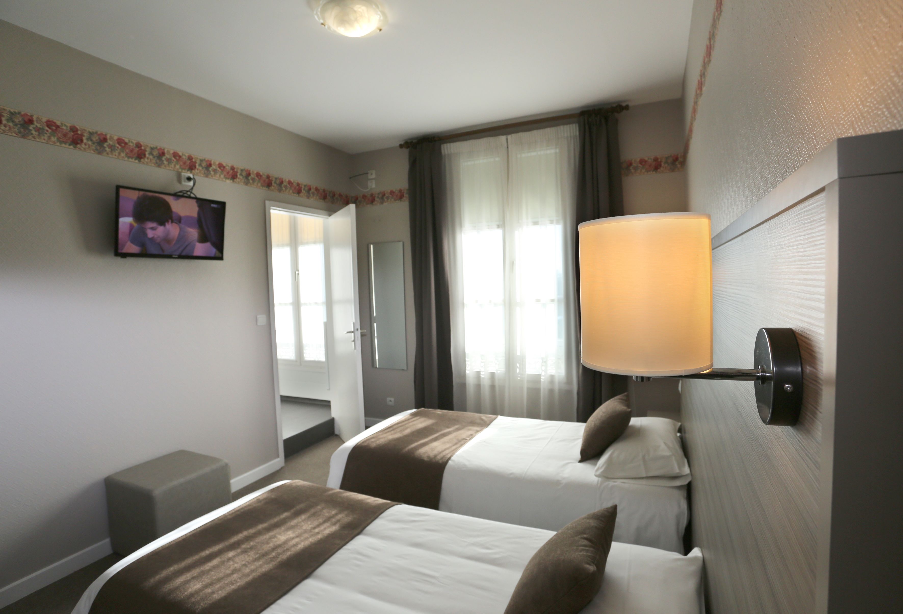 classic twin room | premium bedding, desk, soundproofing, free wifi