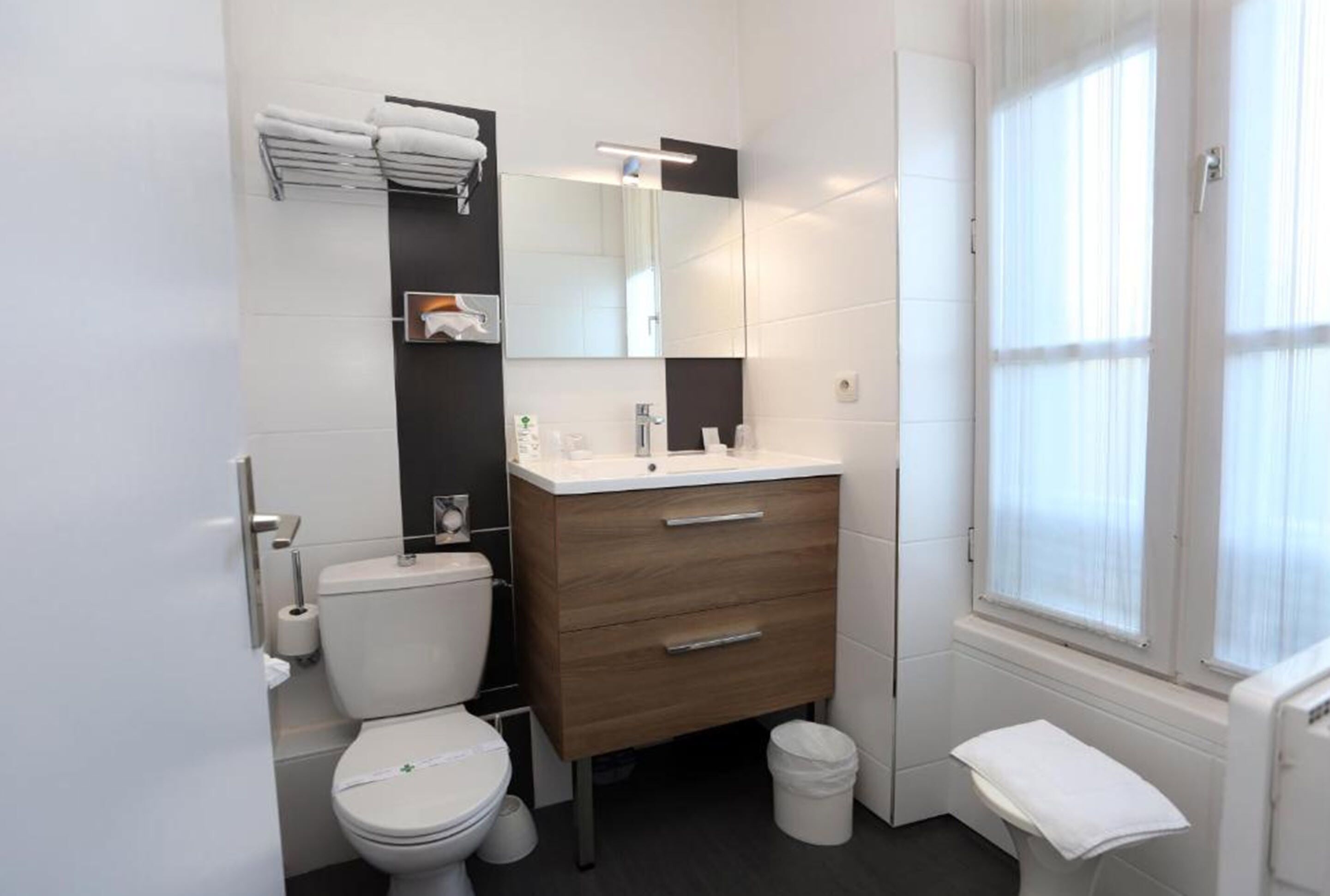 free toiletries, towels