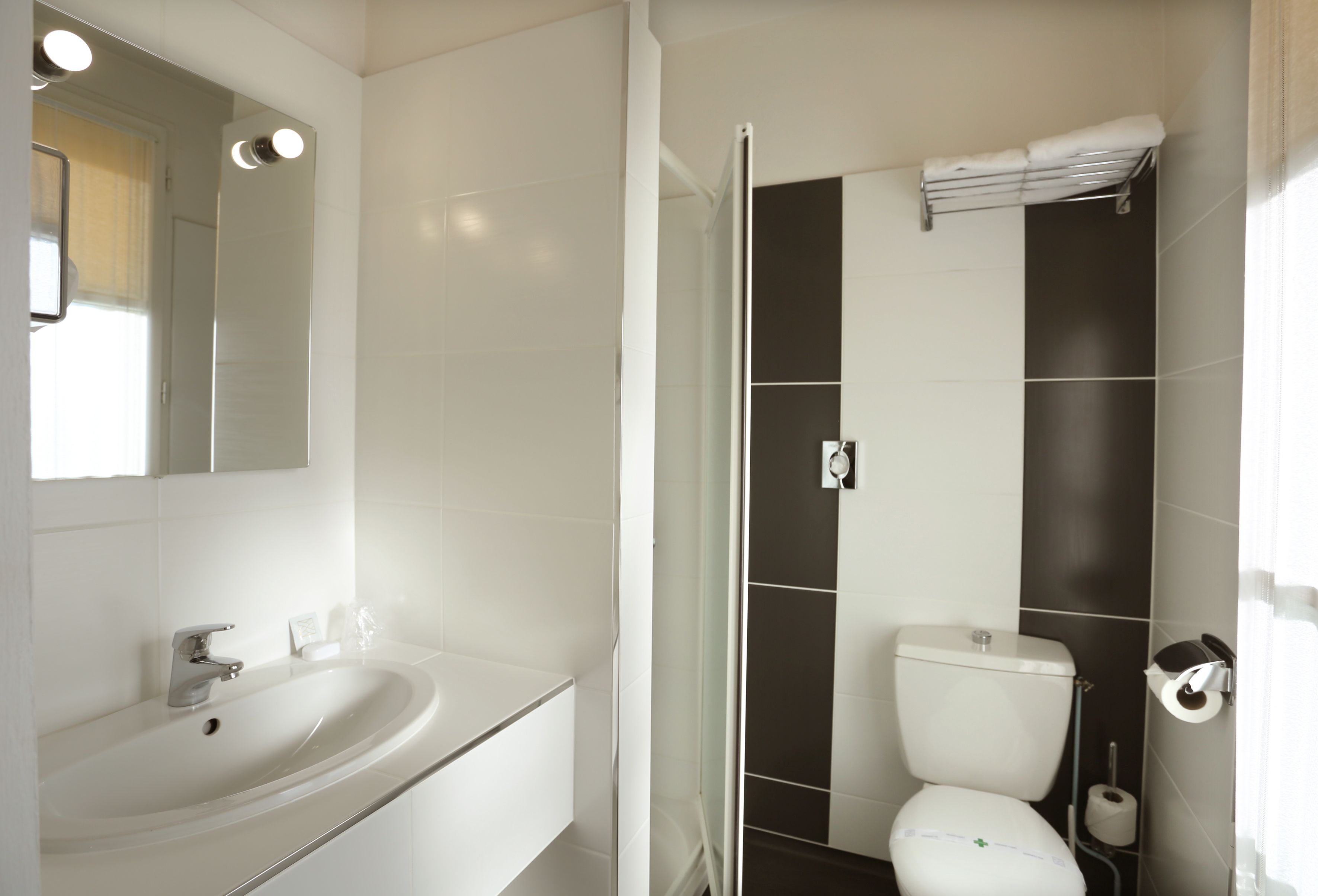 free toiletries, towels