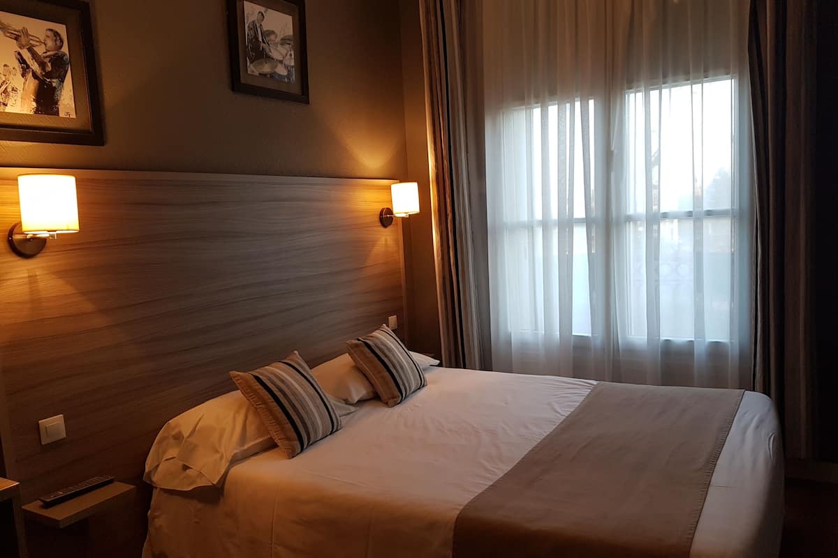 classic double room | premium bedding, desk, soundproofing, free wifi
