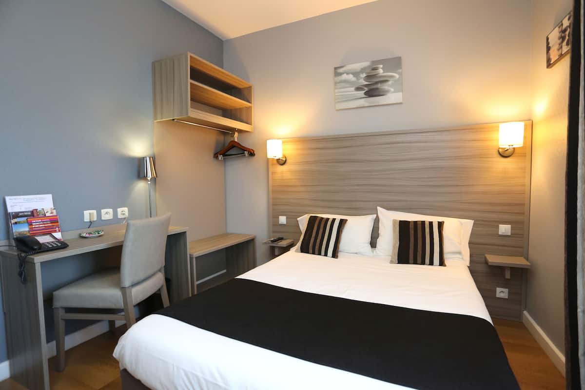 Classic Double Room | Premium bedding, desk, soundproofing, free WiFi