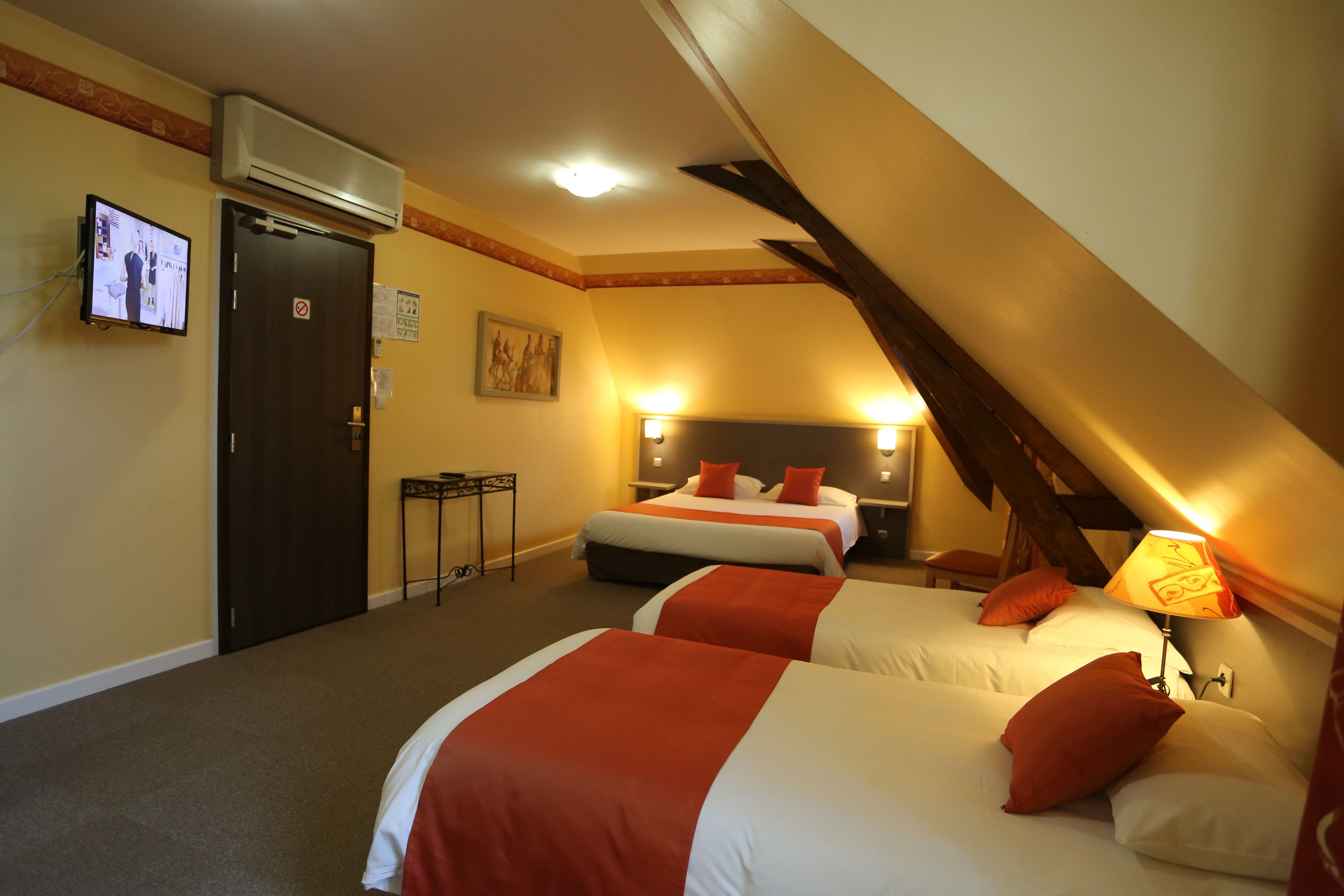 comfort quadruple room | premium bedding, desk, soundproofing, free wifi