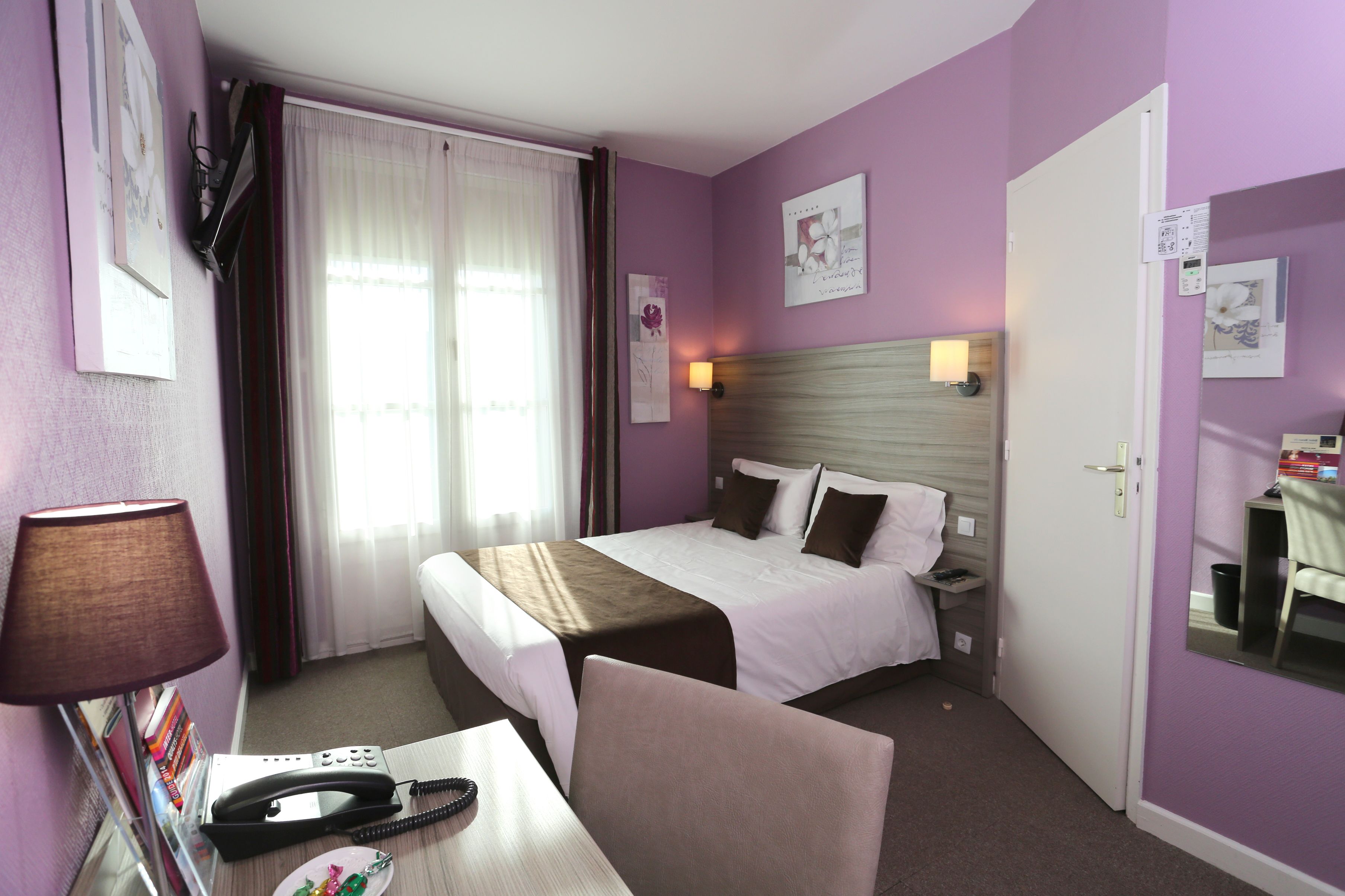 classic double room | premium bedding, desk, soundproofing, free wifi