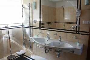 Comfort Apartment, 2 Bedrooms | Bathroom - Wellness HOTEL HARRACHOVKA (Harrachov)