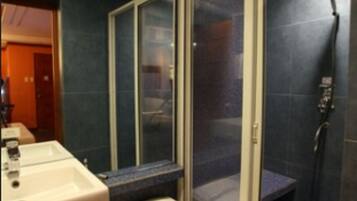 Standard Room | Bathroom | Shower, free toiletries, hair dryer, slippers