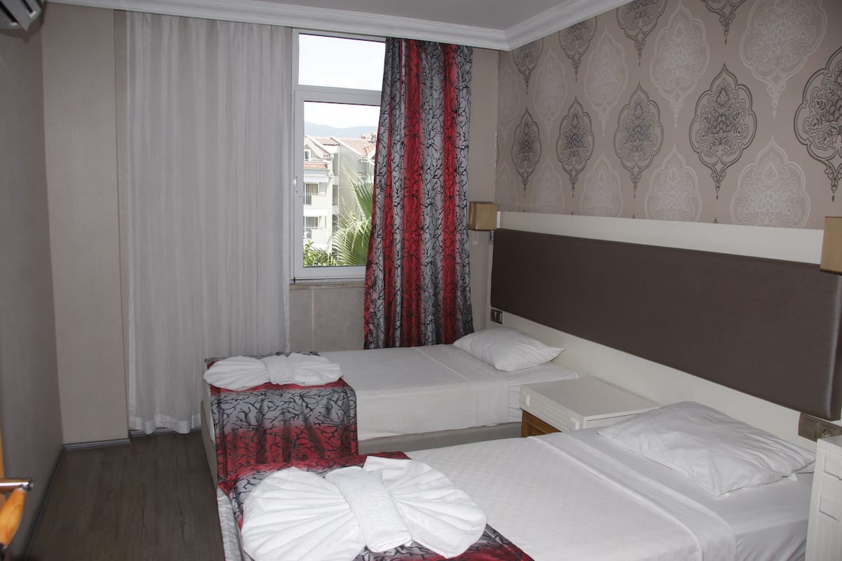Standardzimmer | Schreibtisch, kostenloses WLAN