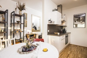 Departamento, 1 habitación, Terraza | Cocineta privada | Refrigerador, microondas, horno y parrilla de estufa 