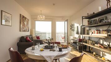 Apartment, 1 Schlafzimmer, Terrasse | Essbereich im Zimmer