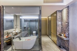 Minibar, in-room safe, desk, blackout drapes - JINGDUHUI Hotel (Dongguan)