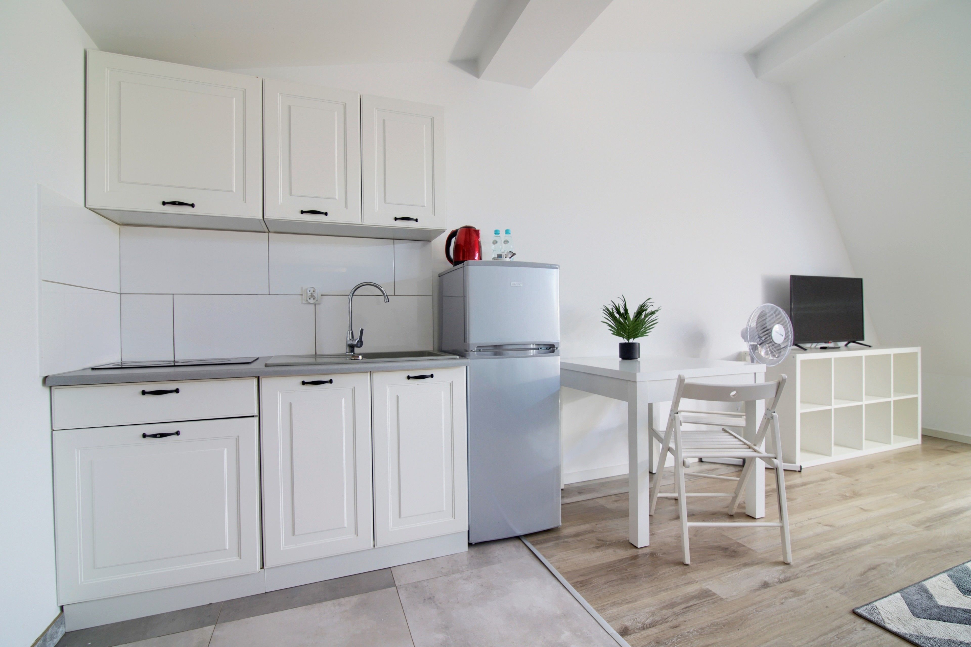 studio | living area | flat-screen tv