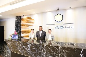 Quầy tiếp tân