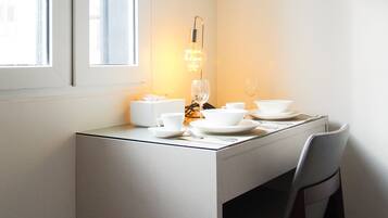 Loft Premium | Caja de seguridad en la habitación y escritorio