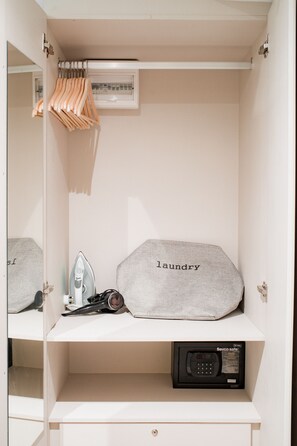 Studio, 1 Tempat Tidur Twin, tanpa jendela (Studio) | Dapur kecil pribadi | Microwave, kompor, ketel listrik, dan pemanggang roti