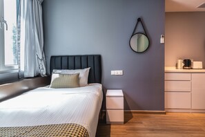 Studio Single | In-room safe, desk, laptop workspace, blackout curtains - Heritage Collection on Clarke Quay - A Digital ApartHotel (Singapore)