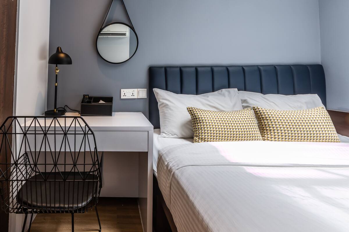 Studio, 1 Queen Bed (Lift access until 4th floor only)