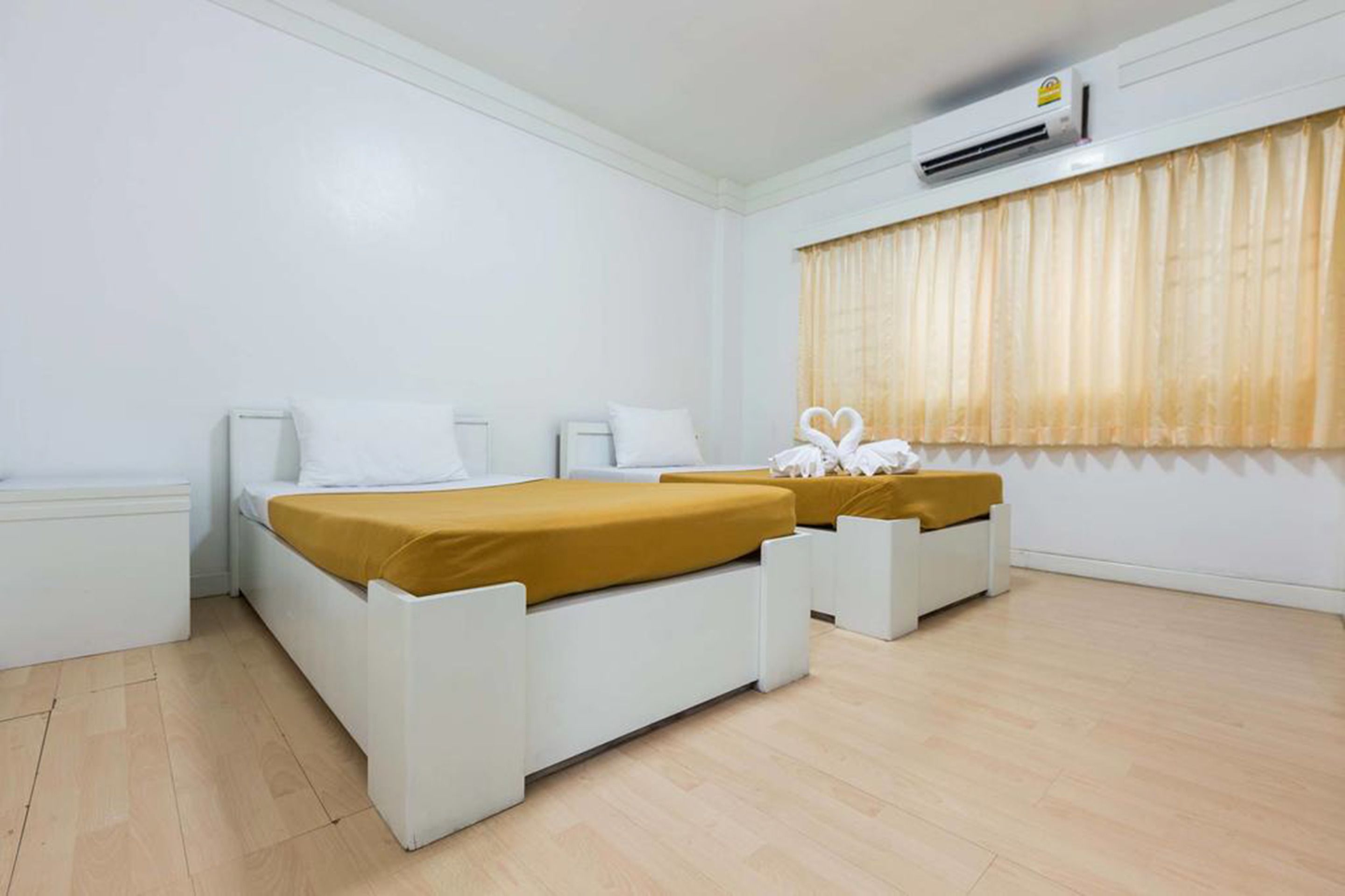 standard twin room | free wifi