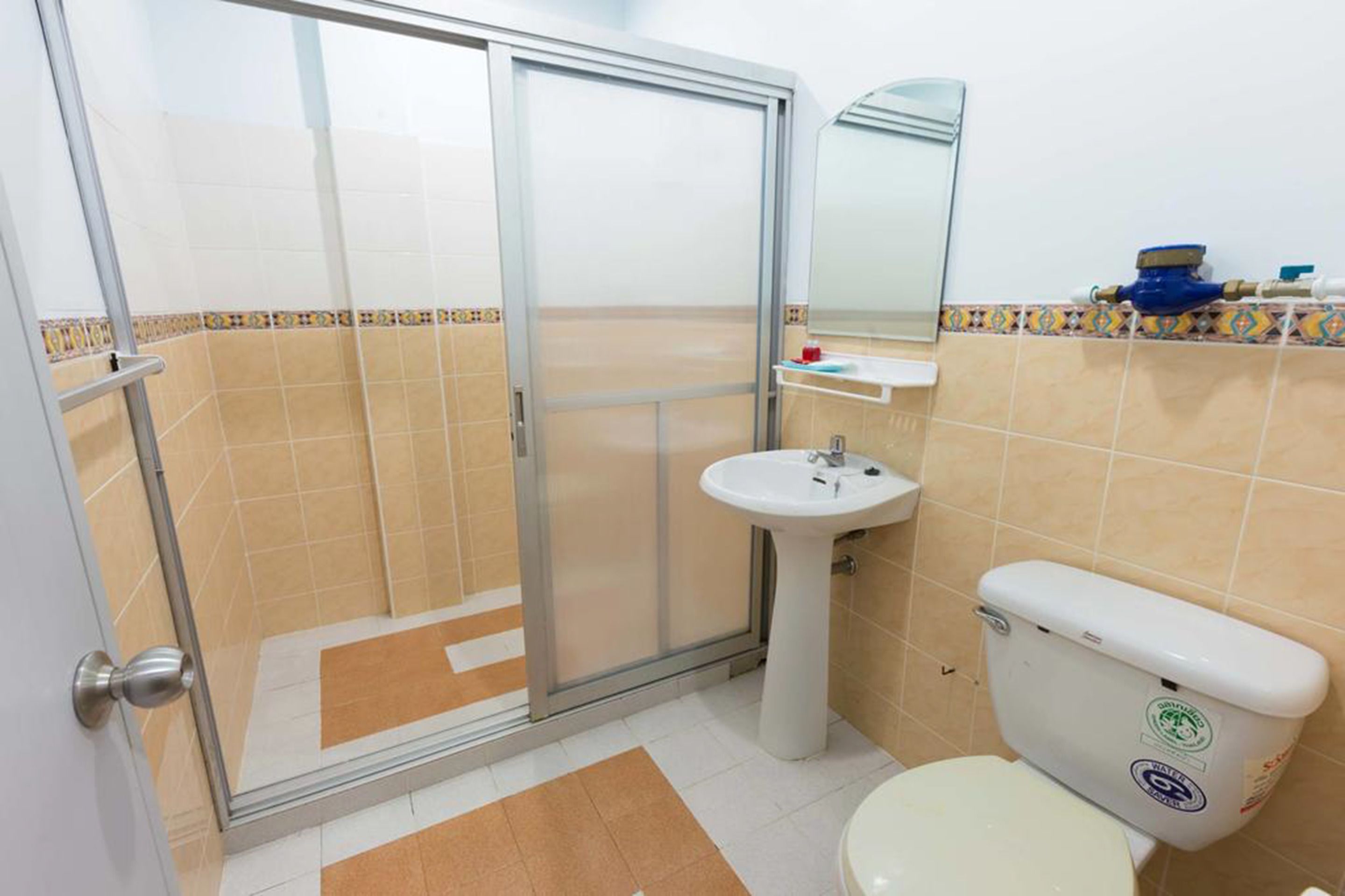 shower, free toiletries, towels