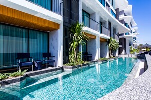 3 outdoor pools, open 8:00 AM to 9:00 PM, pool umbrellas, pool loungers