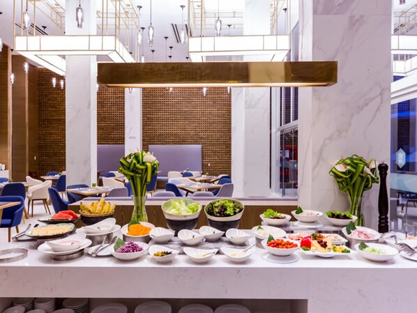 Colazione a buffet, servita tutte le mattine (350 THB a persona) 