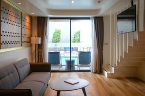 Duplex Suite with Pool Access | Coin séjour