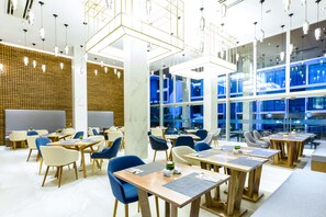 Breakfast, lunch, dinner served; international cuisine 