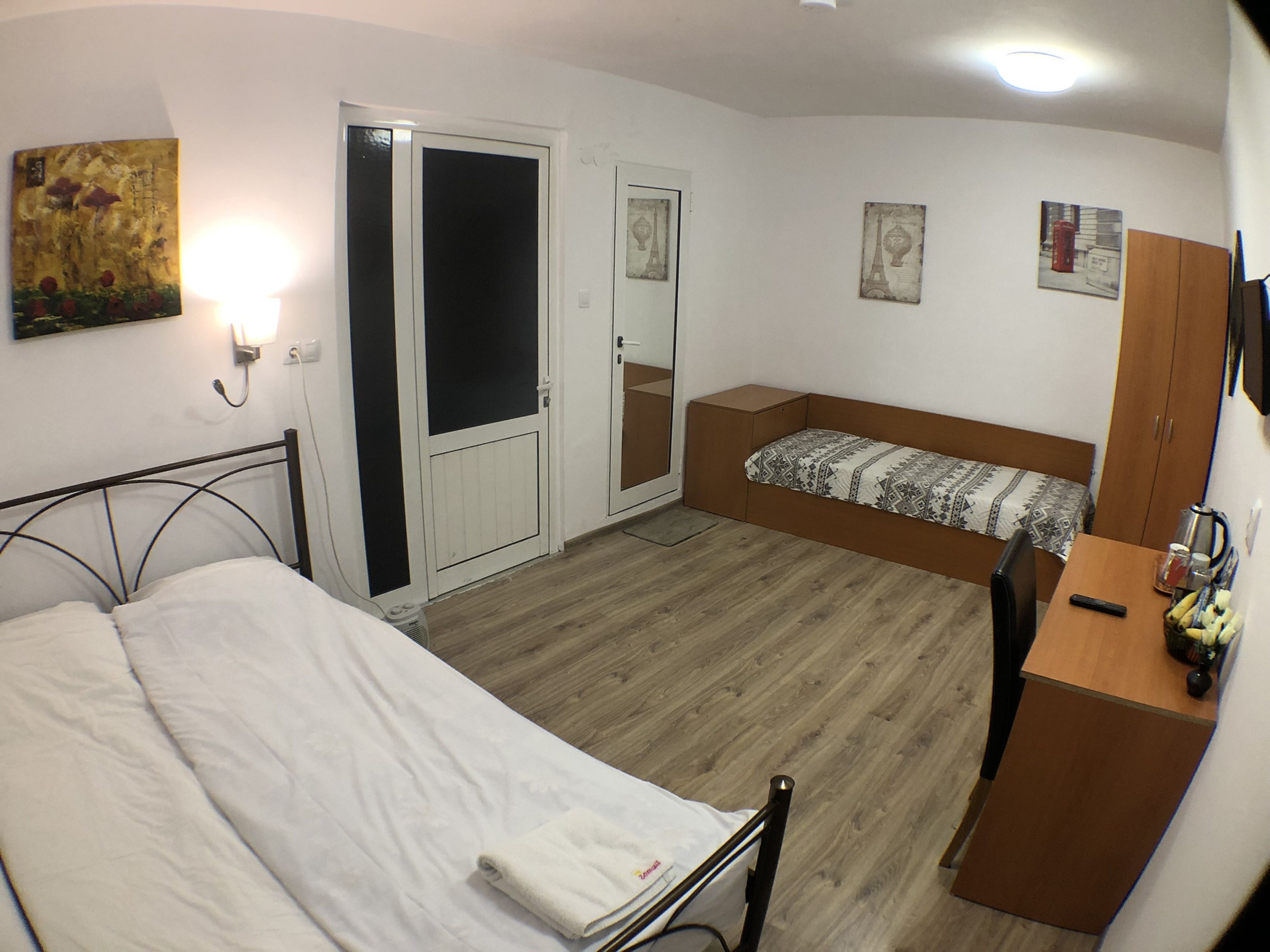 Premium bedding, minibar, individually decorated, individually furnished