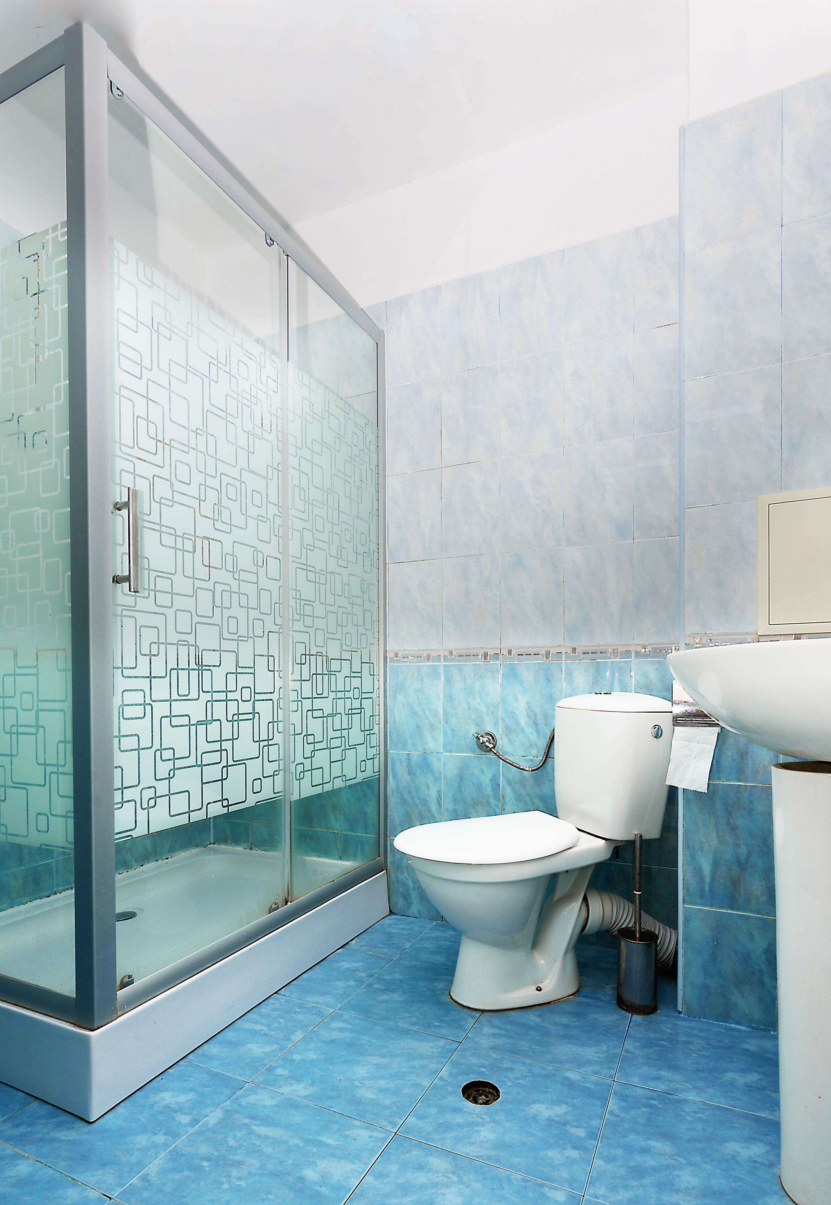 Apartamento Confort, 1 habitación, no fumadores, vistas a la ciudad | Baño | Ducha, artículos de higiene personal gratuitos y secador de pelo