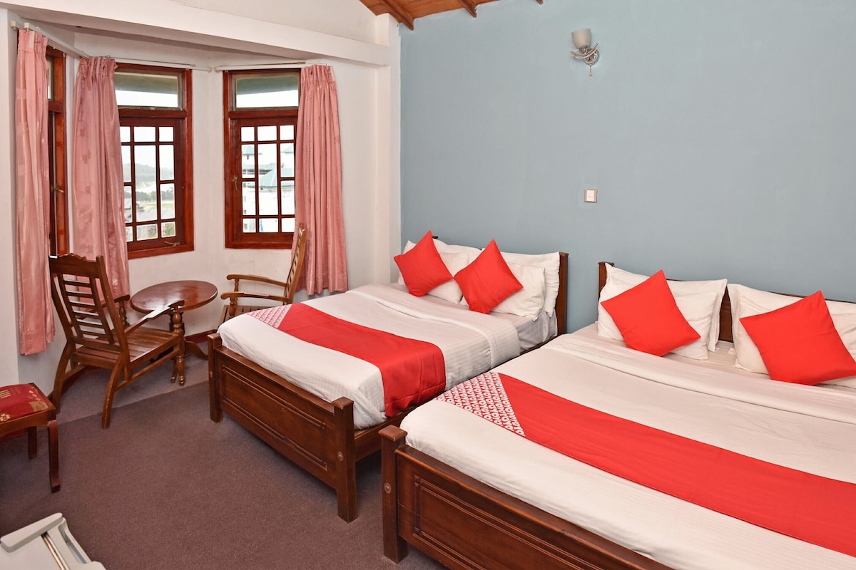 Room | Premium bedding, minibar, desk, rollaway beds