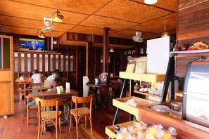 Coffee shop - Baan Kun Tuad Ko Si Chang (Ko Sichang)