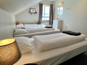 Blackout curtains, free WiFi, bed sheets - Eyjólfsstaðir Guesthouse Egilsstaðir (Egilsstaðir)