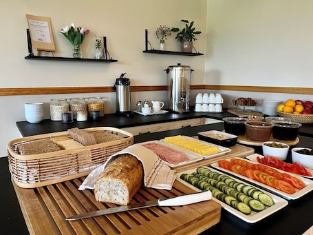 Free daily self-serve breakfast