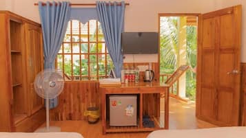 Minibar, két bảo mật tại phòng, bàn, phòng cách âm