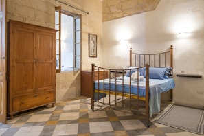 Apartment (Valletta Bishop) | 1 bedroom, desk, iron/ironing board, free cots/infant beds - Valletta Bishop Apartment (Valletta)