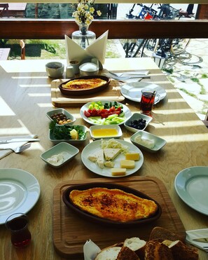 Free daily full breakfast