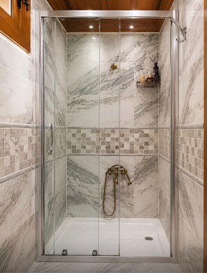 Shower, free toiletries, hair dryer, slippers - Atakale Butik Otel (Vize)