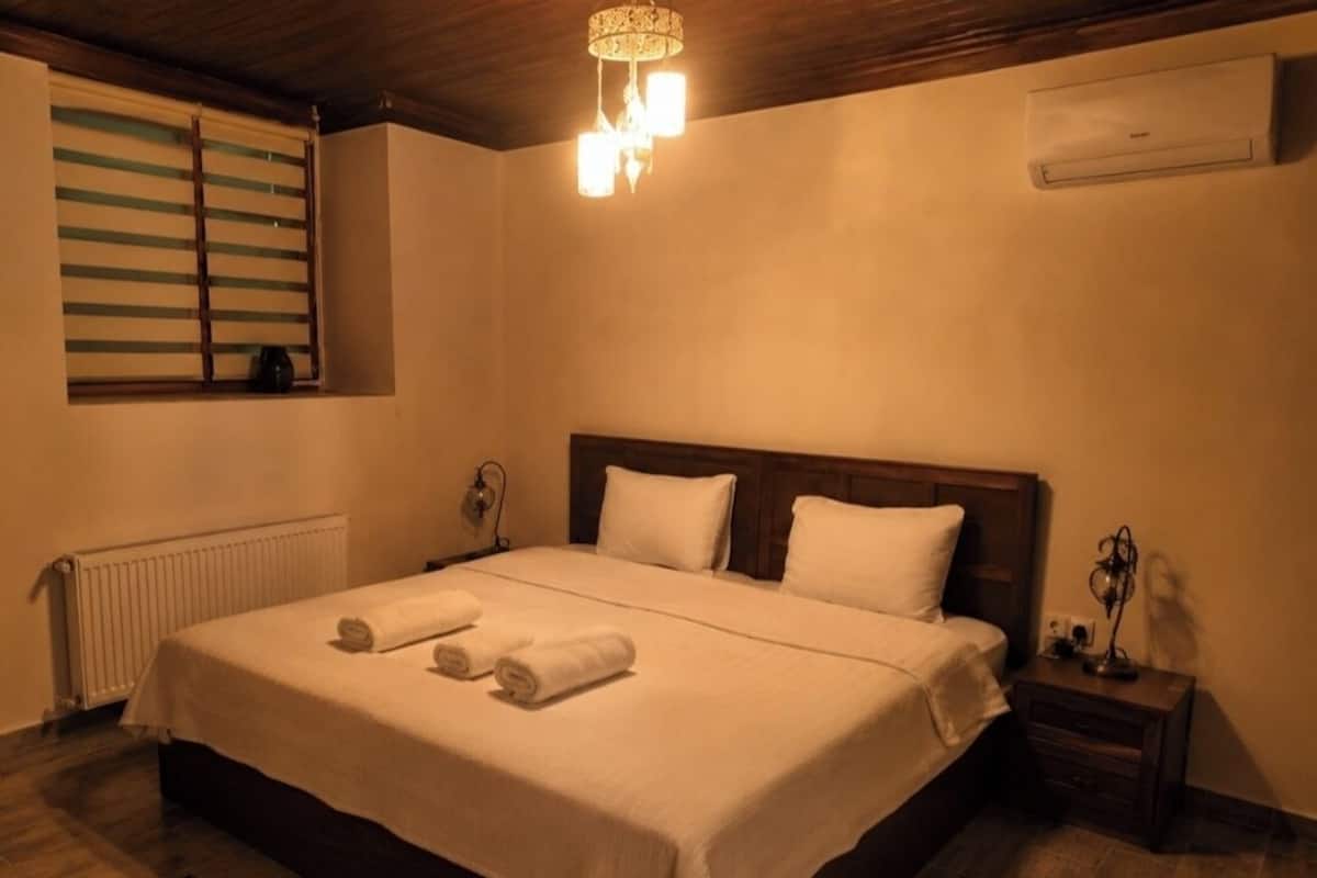 Chambre Double Économique | Literie de qualité supérieure, minibar, bureau, Wi-Fi gratuit