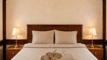 Premium bedding, minibar, desk, WiFi (free)