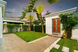 Courtyard - Luxury Pool Villa 608 (Pattaya)