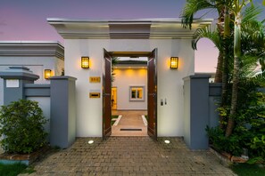 Property entrance - Luxury Pool Villa 608 (Pattaya)