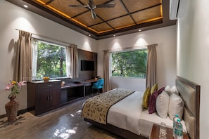 Chambre Double Deluxe, 1 très grand lit, non-fumeur, vue montagne