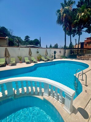 Outdoor pool, pool umbrellas, sun loungers