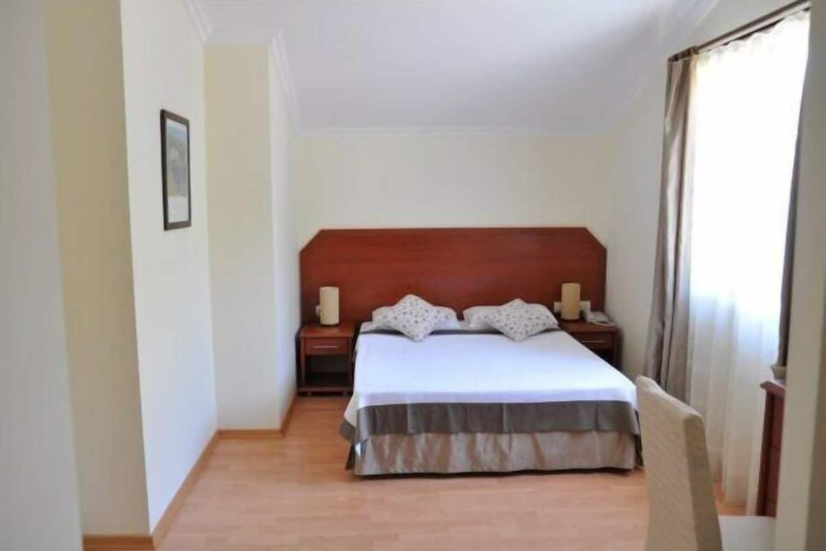 Suite | Minibar, desk, soundproofing, WiFi (free)