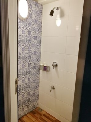 Deluxe Double or Twin Room | Badkamer | Gratis toiletartikelen, handdoeken