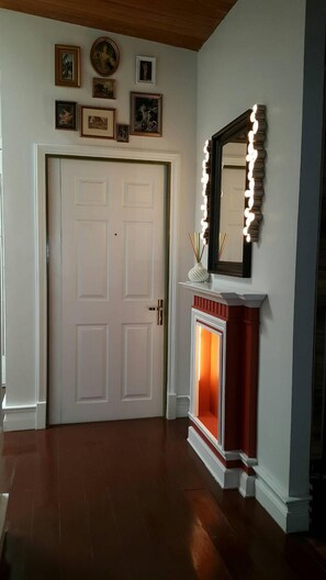 Interior entrance - Bed In Town - Hostel (Chiang Mai)