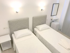 Premium bedding, minibar, desk, free WiFi
