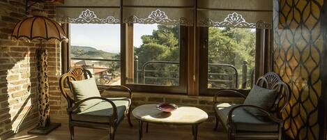 Suite superior, 1 habitación | Ropa de cama de alta calidad y minibar