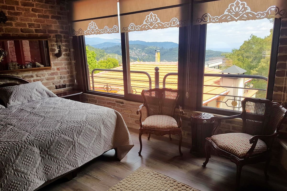 deluxe triple room, 1 double bed with sofa bed | premium bedding, minibar, in-room safe, individually decorated