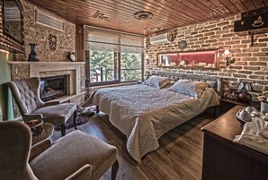 Deluxe Triple Room, 1 Double Bed with Sofa bed | Premium bedding, minibar, in-room safe, individually decorated